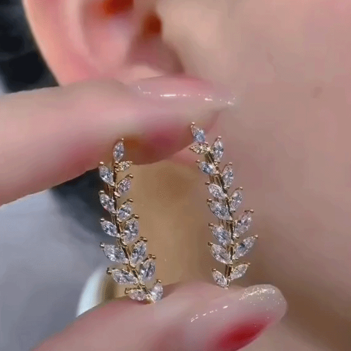 🔥 90% OFF Flash Sale: The Laurel Climber: Moissanite Leaf Ear Crawlers