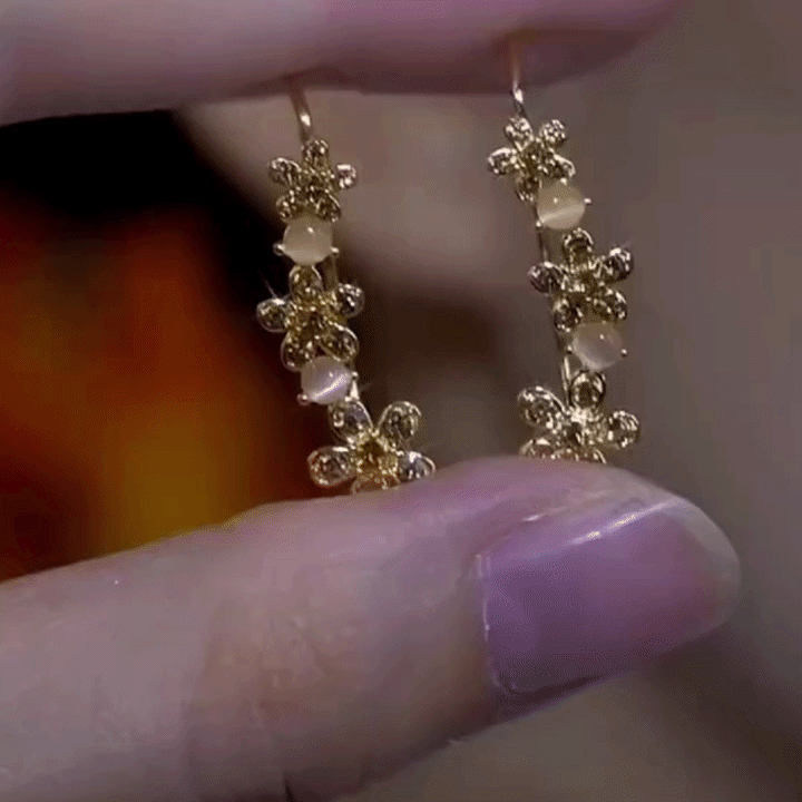 ⚡ 90% OFF Flash Sale-The Golden Blossom: Moissanite & Luminous Pearl Curved Earrings