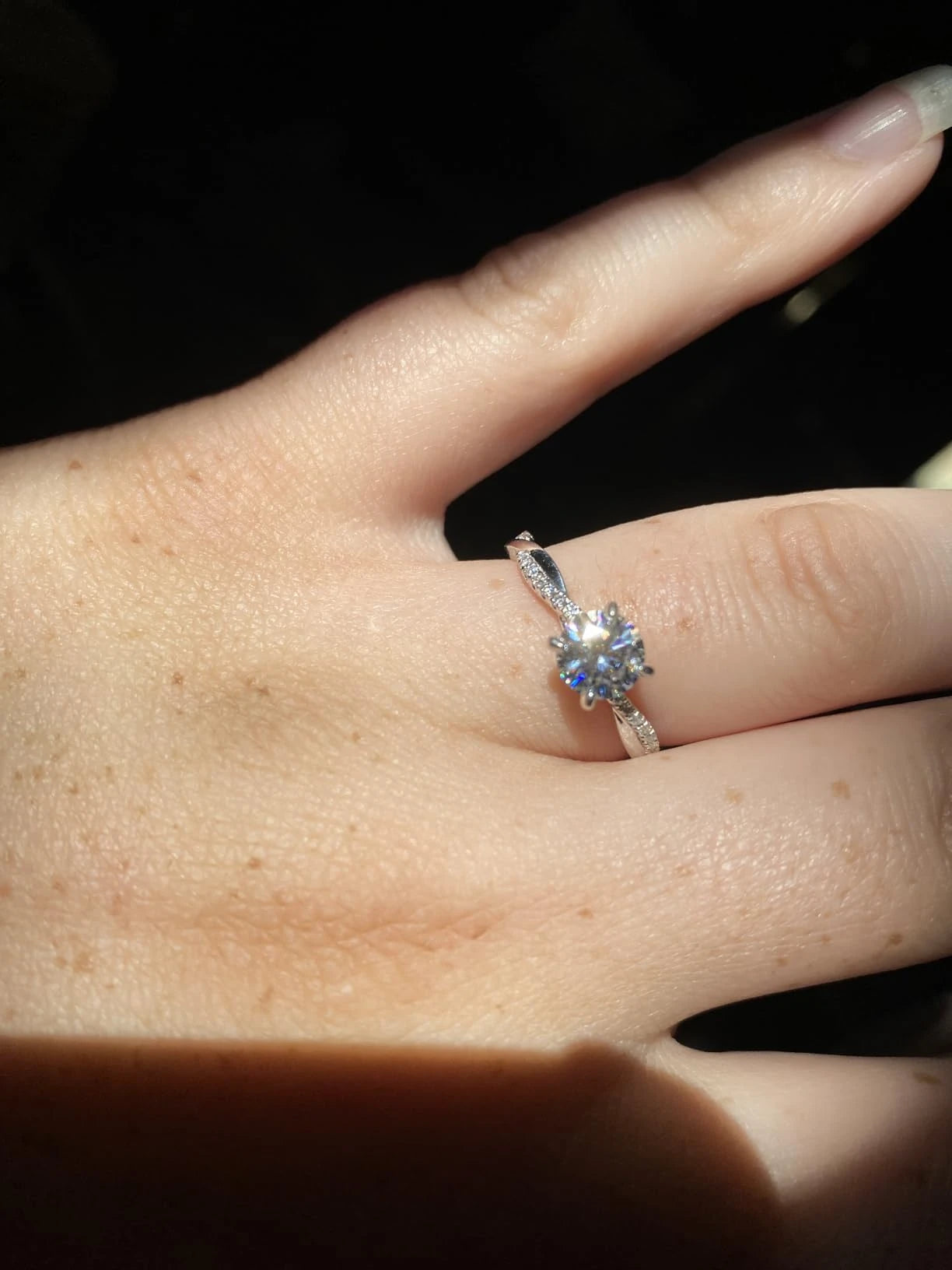 🚨 LAST DAY 90% OFF- Premium 2ct Moissanite Travel Ring - Classic Twisted Band (Passes Diamond Tester)