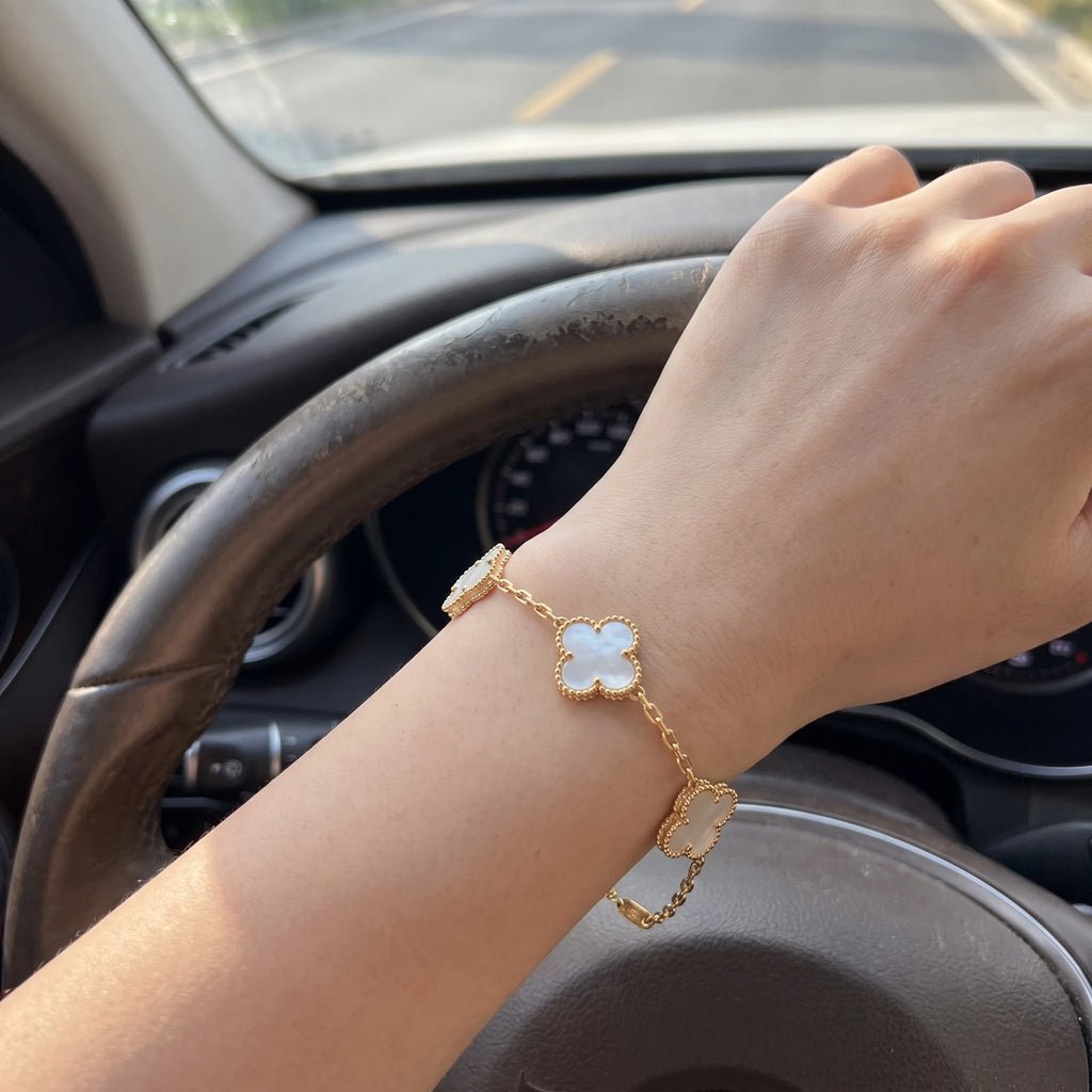 🔥90% OFF Flash Sale: The Blooming Grace:The Vintage Clover: French Heritage Bracelet Collection